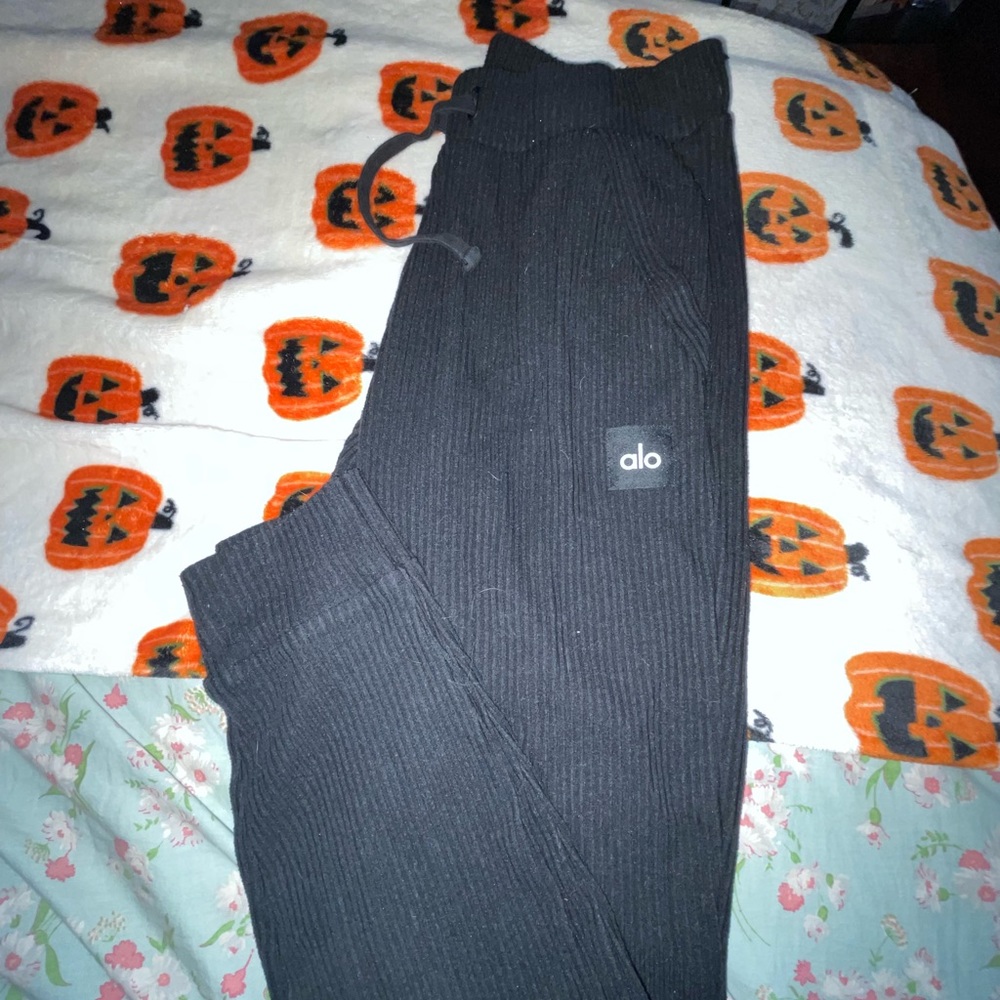ALO YOGA JOGGERS